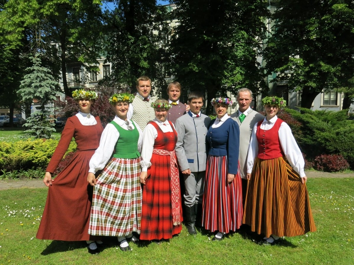 Noslēgusies "Latviešu dejas skola 7"