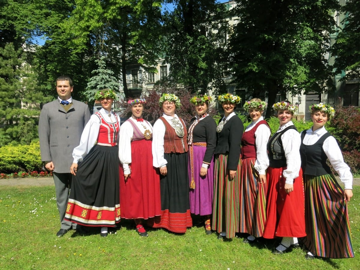 Noslēgusies "Latviešu dejas skola 7"