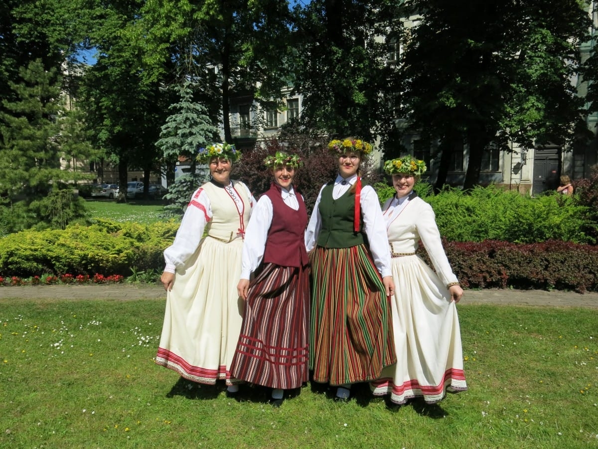 Noslēgusies "Latviešu dejas skola 7"