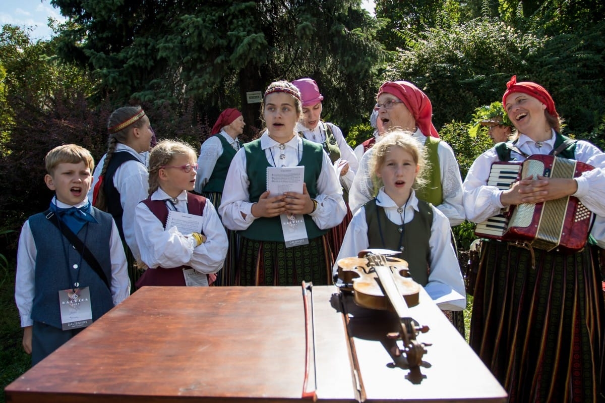 "Baltica 2015" Novadu sadziedāšanās Rīgā / Communal Singing from the regions in Riga