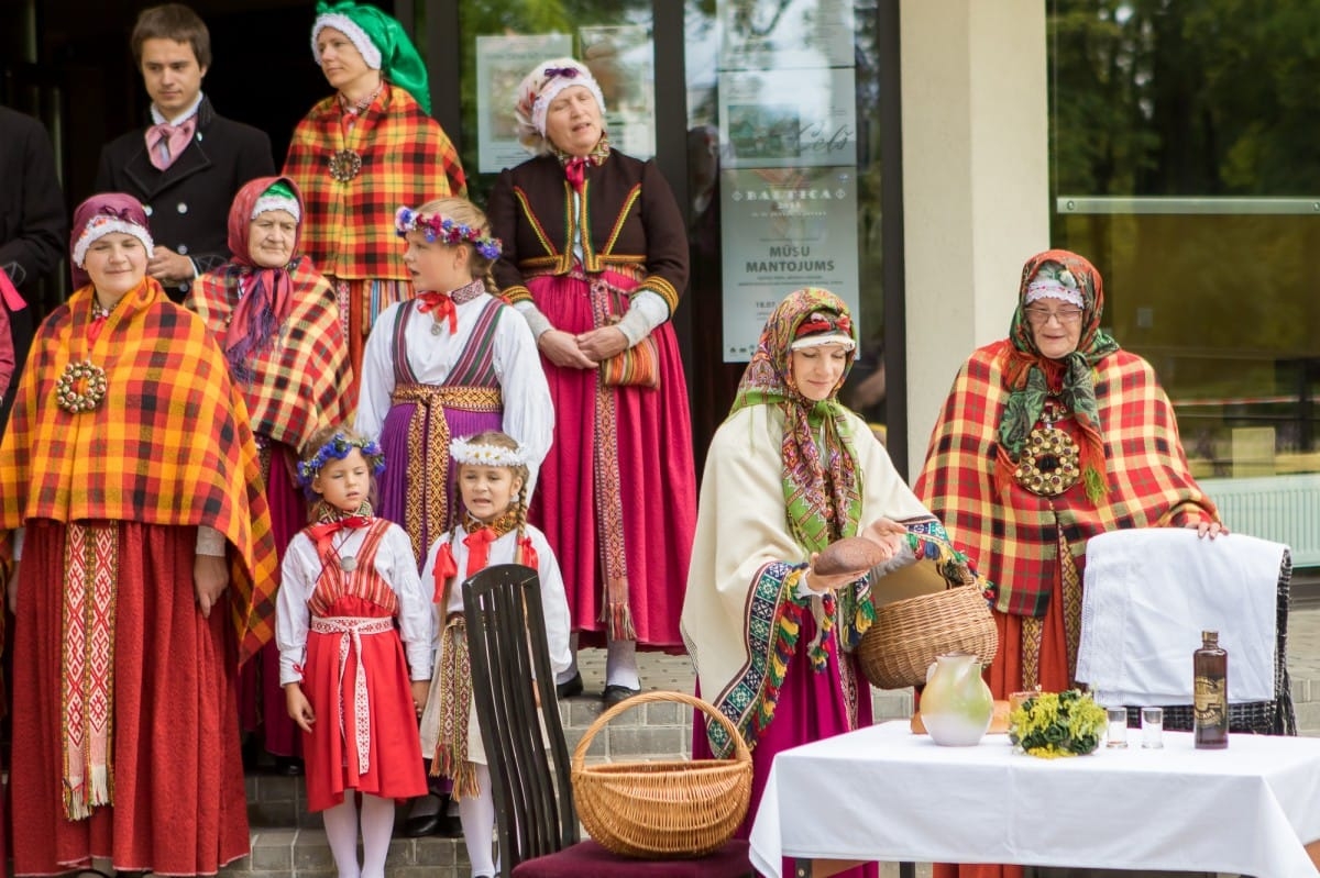 Izstādes "Mūsu mantojums atklāšana" / Opening of Latvian folk costume exhibition "Heritage"