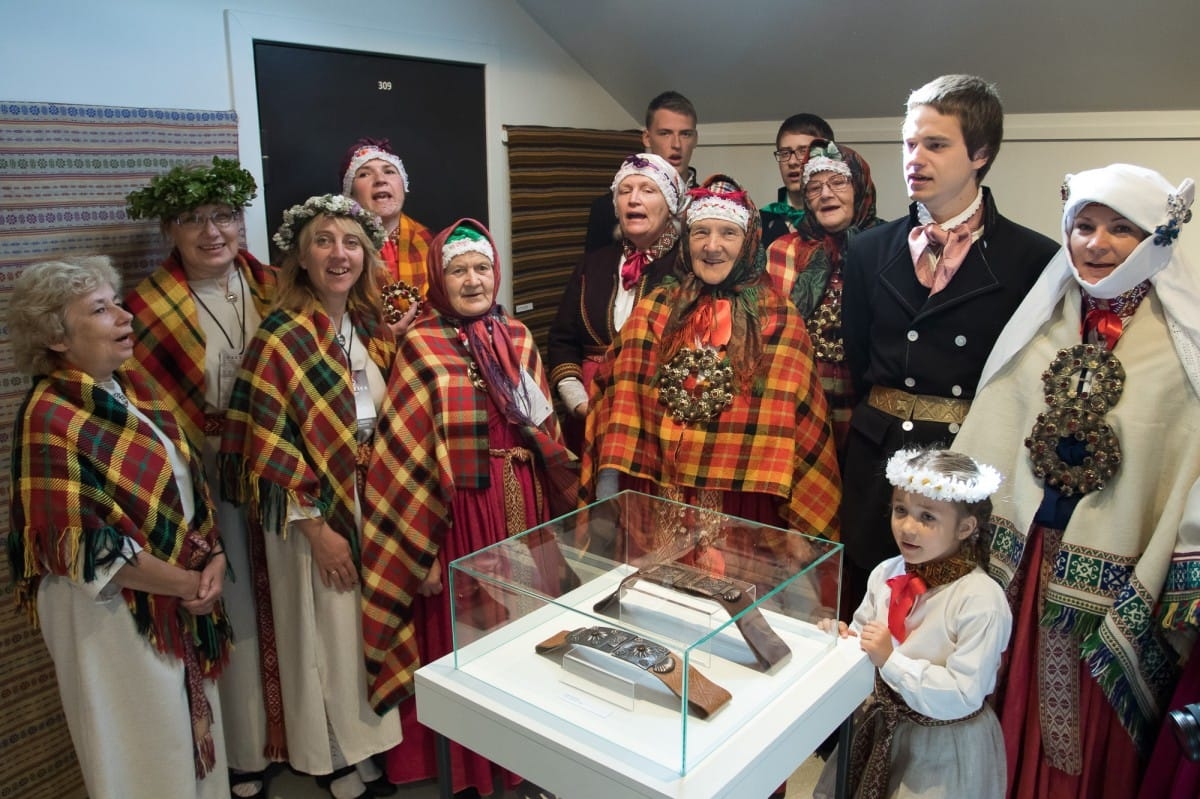 Izstādes "Mūsu mantojums atklāšana" / Opening of Latvian folk costume exhibition "Heritage"