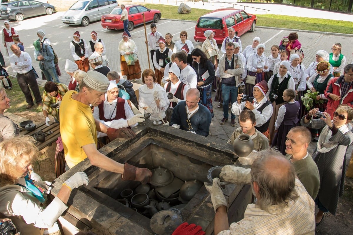 Reducētās keramikas cepļa atvēršana festivālā "Baltica 2015" / Opening of the reduced ceramics kiln