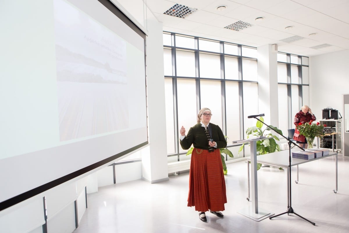 Grāmatas “Apģērba attīstība Zemgalē 19.gadsimtā” atvēršana