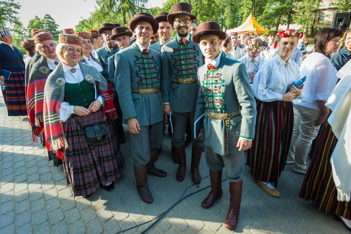 Latvijas sieviešu un vīru koru salidojums
