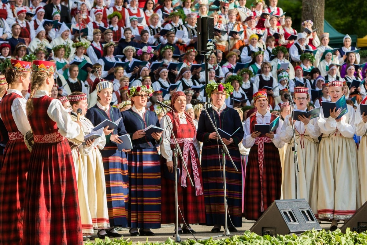 Latvijas sieviešu un vīru koru salidojums
