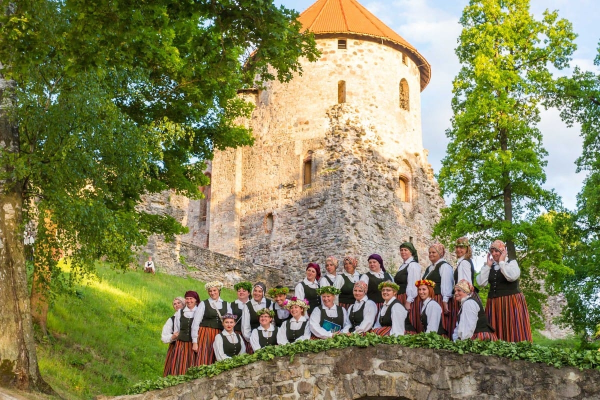 Latvijas sieviešu un vīru koru salidojums