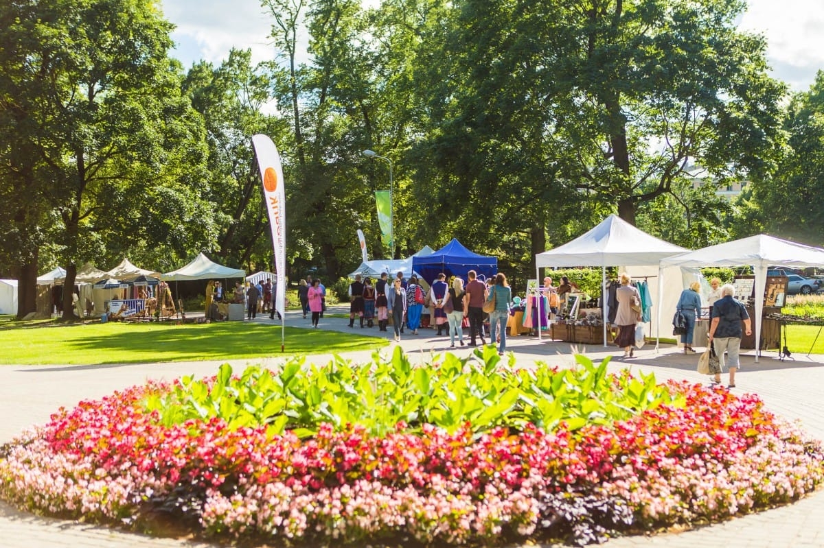 VIII Starptautiskā tautas deju festivāla "Sudmaliņas" koncerti un latvisko labumu tirgus Vērmanes dārzā Rīgā
