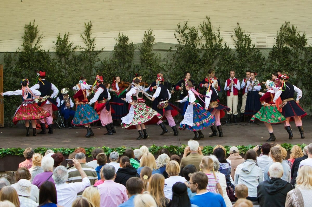 VIII Starptautiskā tautas deju festivāla "Sudmaliņas" koncerti un latvisko labumu tirgus Vērmanes dārzā Rīgā