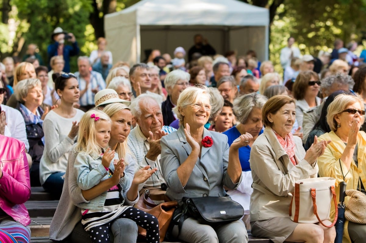 VIII Starptautiskā tautas deju festivāla "Sudmaliņas" koncerti un latvisko labumu tirgus Vērmanes dārzā Rīgā