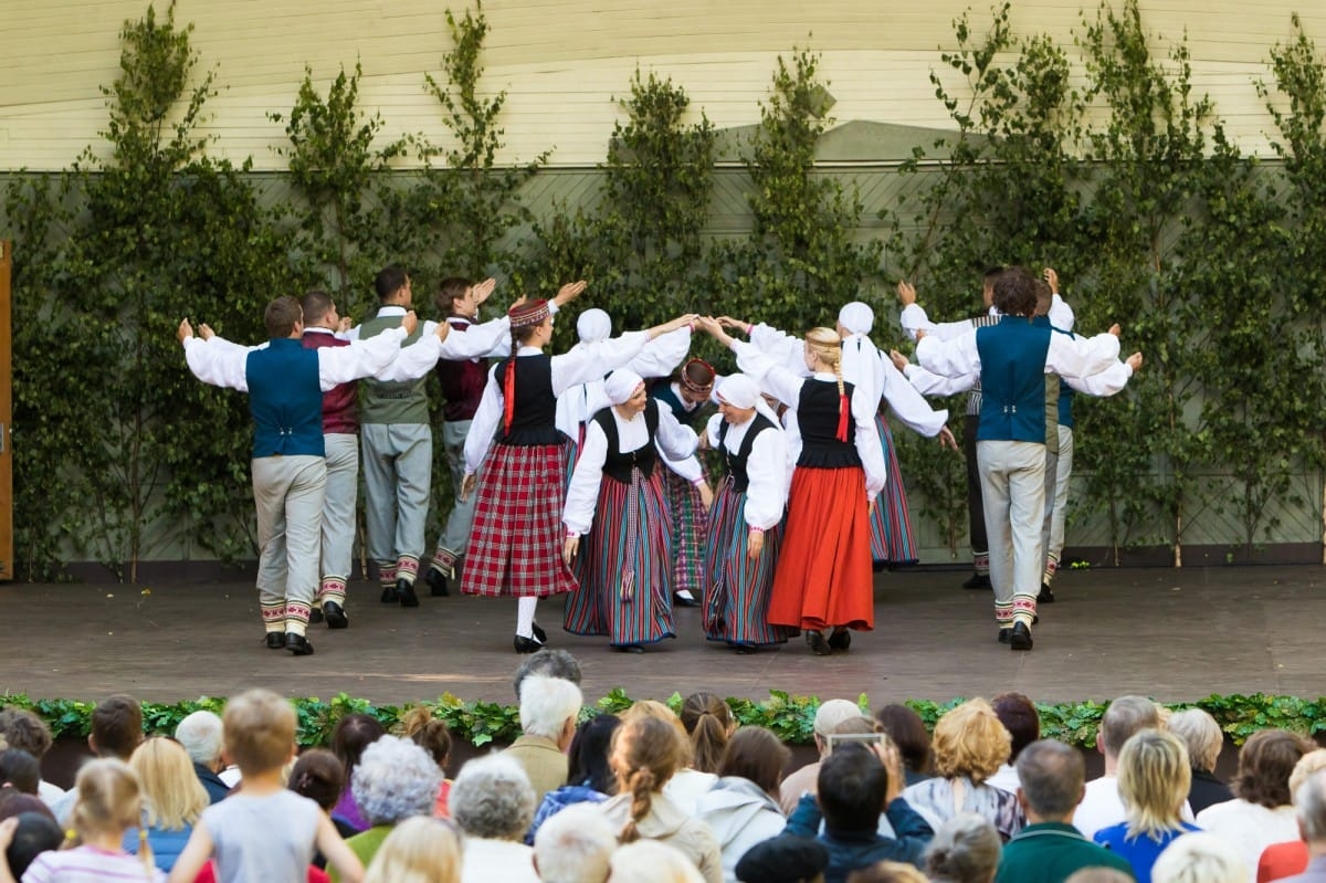 VIII Starptautiskā tautas deju festivāla "Sudmaliņas" koncerti un latvisko labumu tirgus Vērmanes dārzā Rīgā