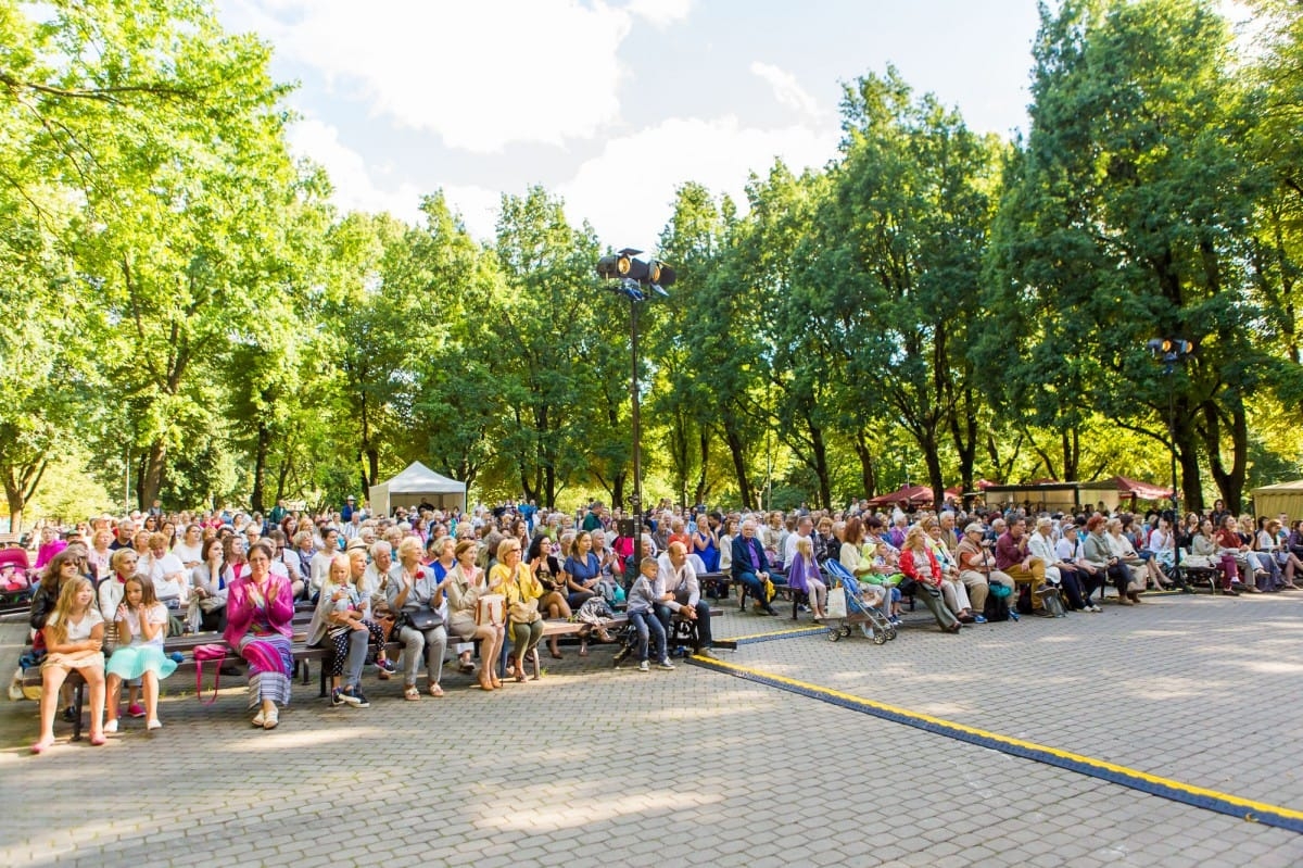 VIII Starptautiskā tautas deju festivāla "Sudmaliņas" koncerti un latvisko labumu tirgus Vērmanes dārzā Rīgā
