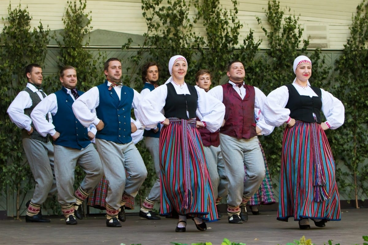 VIII Starptautiskā tautas deju festivāla "Sudmaliņas" koncerti un latvisko labumu tirgus Vērmanes dārzā Rīgā