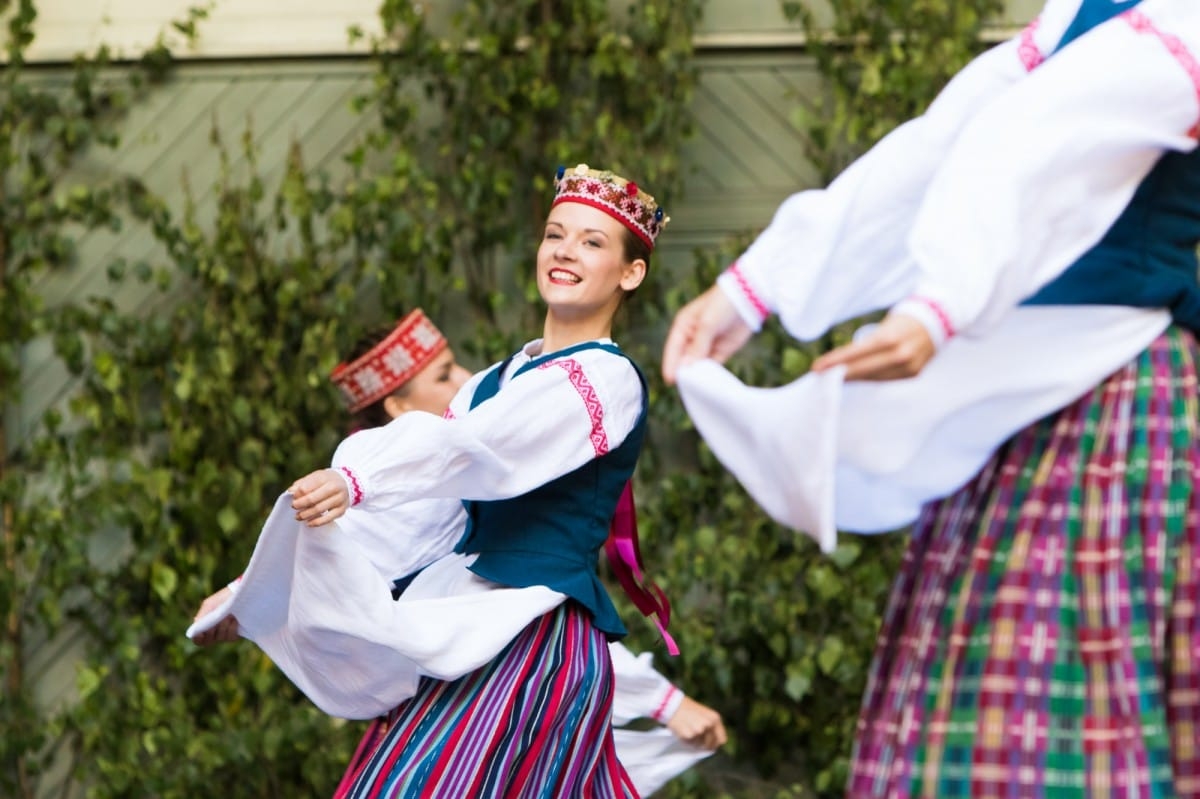 VIII Starptautiskā tautas deju festivāla "Sudmaliņas" koncerti un latvisko labumu tirgus Vērmanes dārzā Rīgā