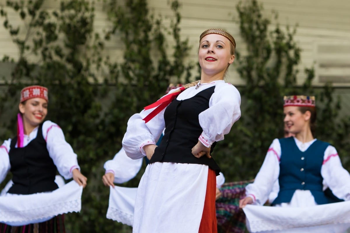 VIII Starptautiskā tautas deju festivāla "Sudmaliņas" koncerti un latvisko labumu tirgus Vērmanes dārzā Rīgā