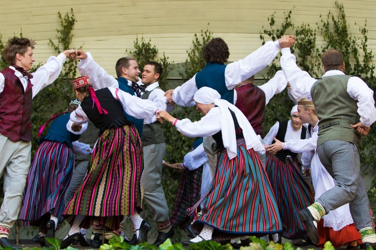 VIII Starptautiskā tautas deju festivāla "Sudmaliņas" koncerti un latvisko labumu tirgus Vērmanes dārzā Rīgā
