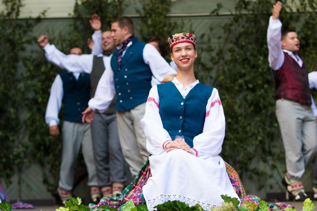 VIII Starptautiskā tautas deju festivāla "Sudmaliņas" koncerti un latvisko labumu tirgus Vērmanes dārzā Rīgā