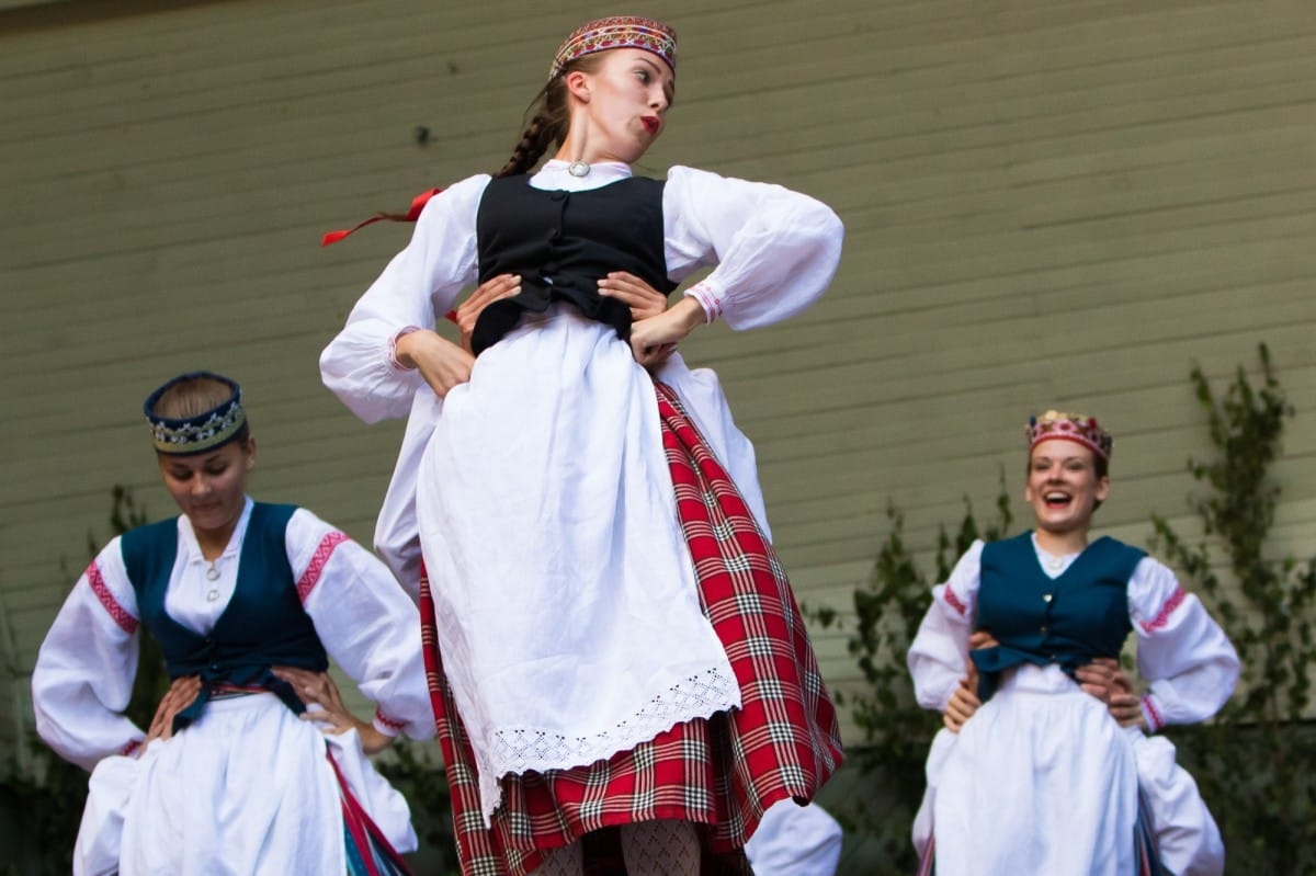 VIII Starptautiskā tautas deju festivāla "Sudmaliņas" koncerti un latvisko labumu tirgus Vērmanes dārzā Rīgā