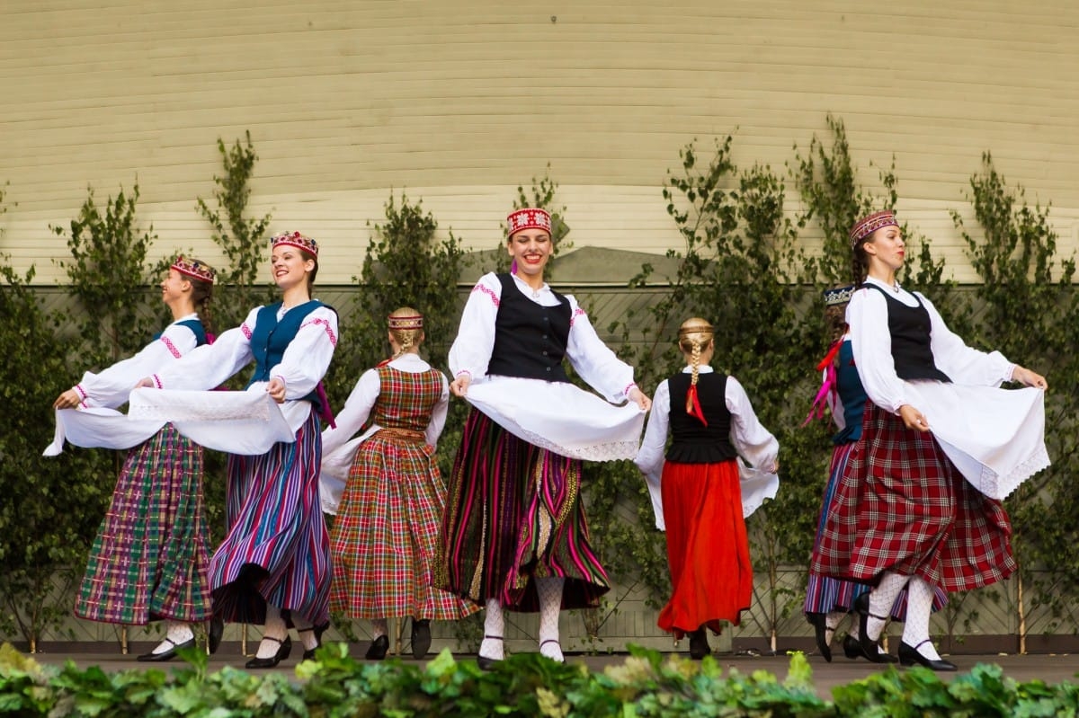 VIII Starptautiskā tautas deju festivāla "Sudmaliņas" koncerti un latvisko labumu tirgus Vērmanes dārzā Rīgā
