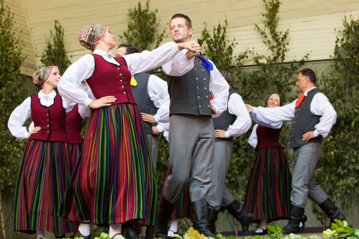 VIII Starptautiskā tautas deju festivāla "Sudmaliņas" koncerti un latvisko labumu tirgus Vērmanes dārzā Rīgā
