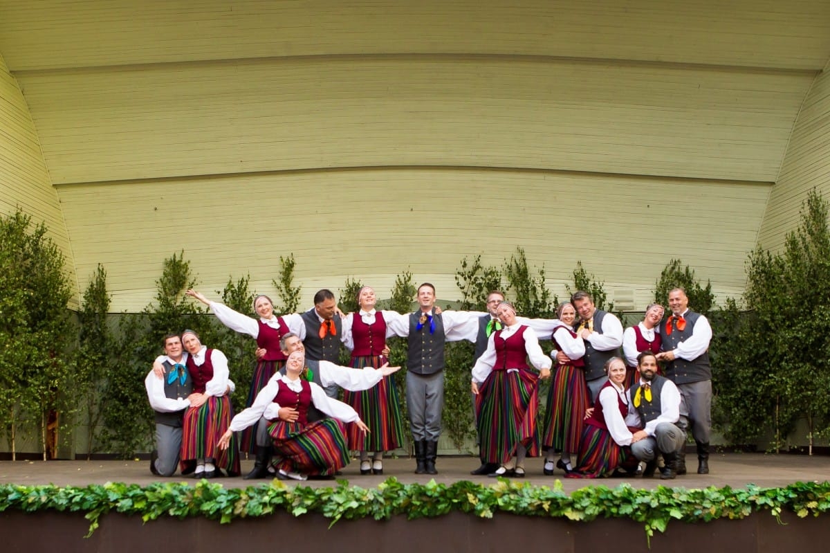 VIII Starptautiskā tautas deju festivāla "Sudmaliņas" koncerti un latvisko labumu tirgus Vērmanes dārzā Rīgā