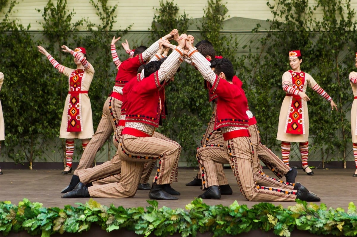 VIII Starptautiskā tautas deju festivāla "Sudmaliņas" koncerti un latvisko labumu tirgus Vērmanes dārzā Rīgā