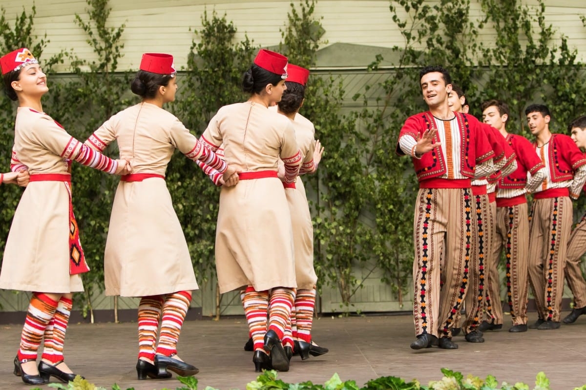 VIII Starptautiskā tautas deju festivāla "Sudmaliņas" koncerti un latvisko labumu tirgus Vērmanes dārzā Rīgā