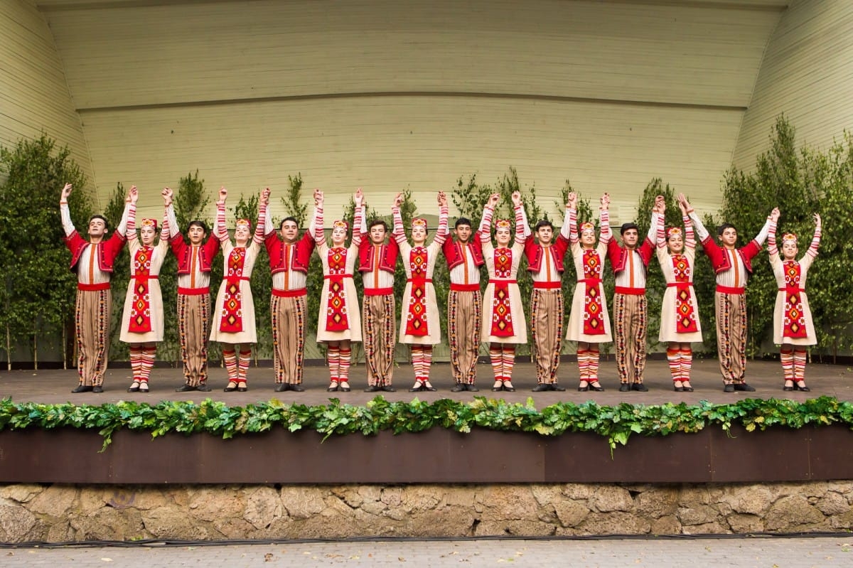 VIII Starptautiskā tautas deju festivāla "Sudmaliņas" koncerti un latvisko labumu tirgus Vērmanes dārzā Rīgā