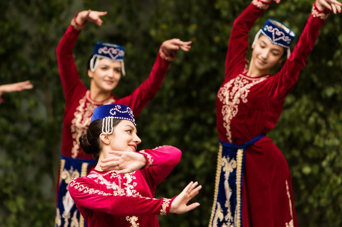 VIII Starptautiskā tautas deju festivāla "Sudmaliņas" koncerti un latvisko labumu tirgus Vērmanes dārzā Rīgā
