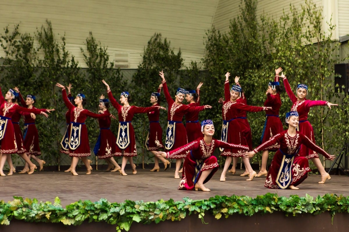 VIII Starptautiskā tautas deju festivāla "Sudmaliņas" koncerti un latvisko labumu tirgus Vērmanes dārzā Rīgā