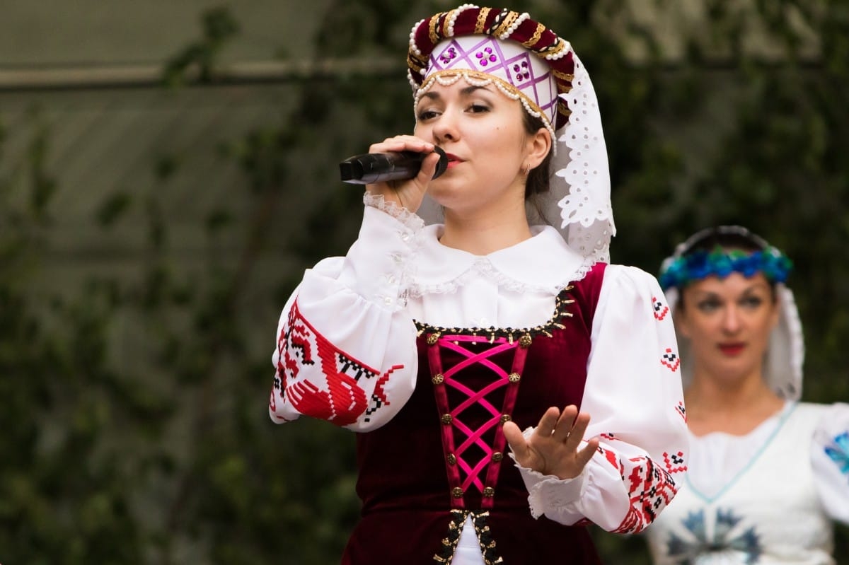 VIII Starptautiskā tautas deju festivāla "Sudmaliņas" koncerti un latvisko labumu tirgus Vērmanes dārzā Rīgā