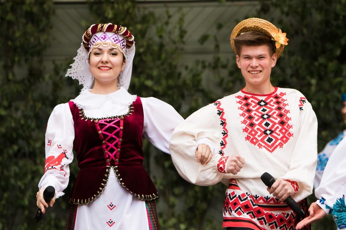 VIII Starptautiskā tautas deju festivāla "Sudmaliņas" koncerti un latvisko labumu tirgus Vērmanes dārzā Rīgā