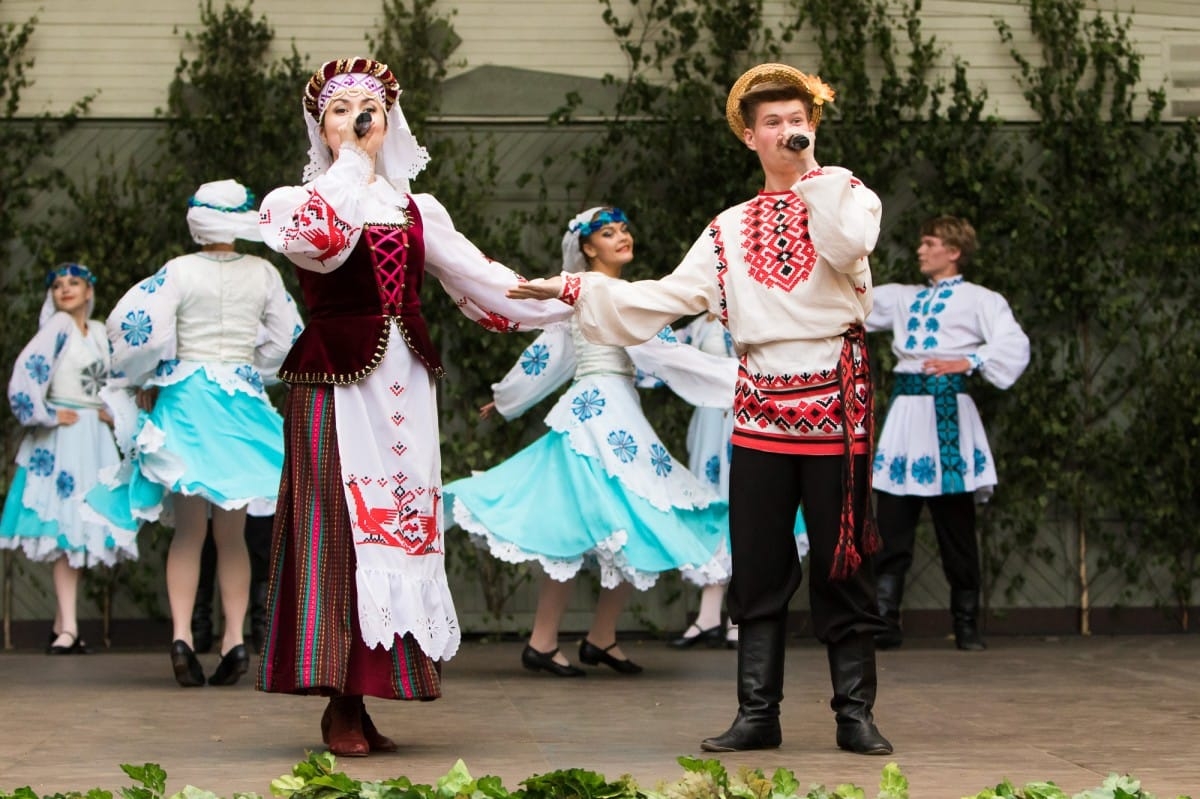 VIII Starptautiskā tautas deju festivāla "Sudmaliņas" koncerti un latvisko labumu tirgus Vērmanes dārzā Rīgā