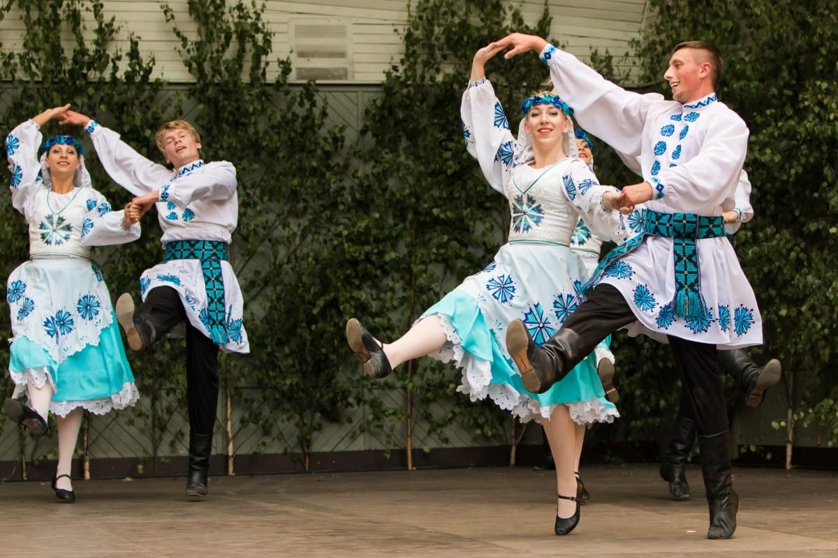 VIII Starptautiskā tautas deju festivāla "Sudmaliņas" koncerti un latvisko labumu tirgus Vērmanes dārzā Rīgā