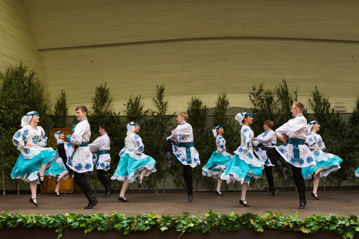 VIII Starptautiskā tautas deju festivāla "Sudmaliņas" koncerti un latvisko labumu tirgus Vērmanes dārzā Rīgā
