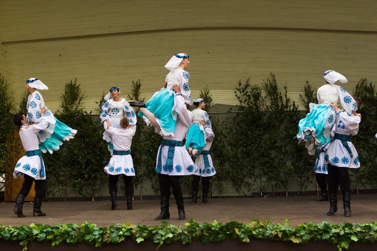 VIII Starptautiskā tautas deju festivāla "Sudmaliņas" koncerti un latvisko labumu tirgus Vērmanes dārzā Rīgā