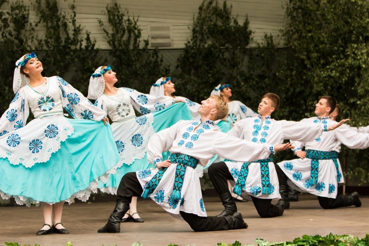 VIII Starptautiskā tautas deju festivāla "Sudmaliņas" koncerti un latvisko labumu tirgus Vērmanes dārzā Rīgā