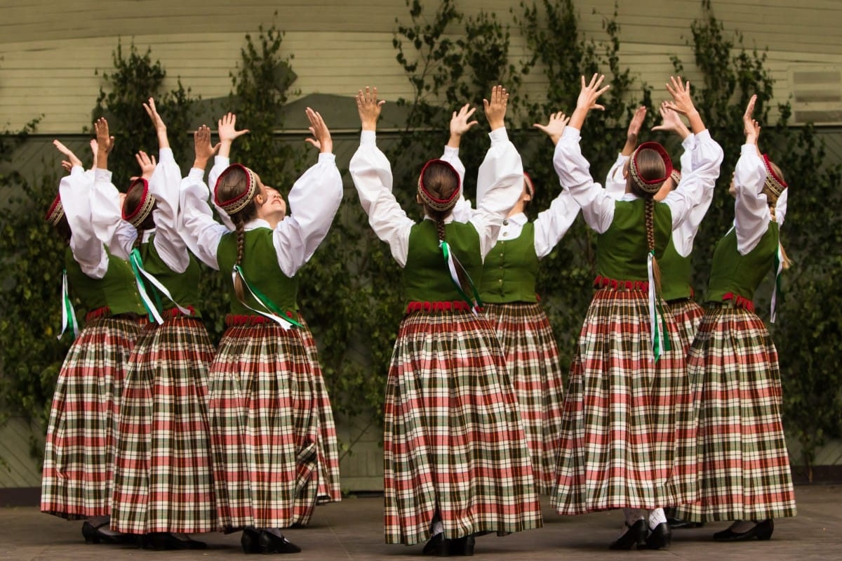 VIII Starptautiskā tautas deju festivāla "Sudmaliņas" koncerti un latvisko labumu tirgus Vērmanes dārzā Rīgā