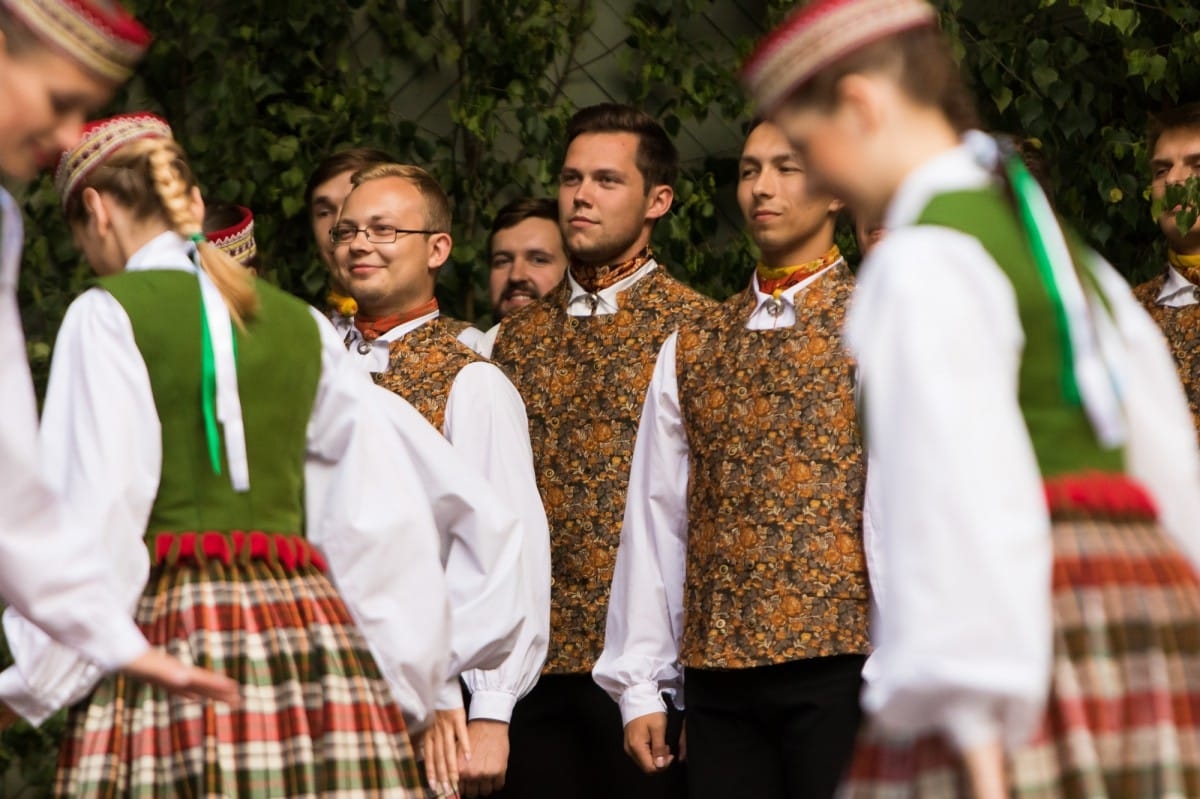 VIII Starptautiskā tautas deju festivāla "Sudmaliņas" koncerti un latvisko labumu tirgus Vērmanes dārzā Rīgā
