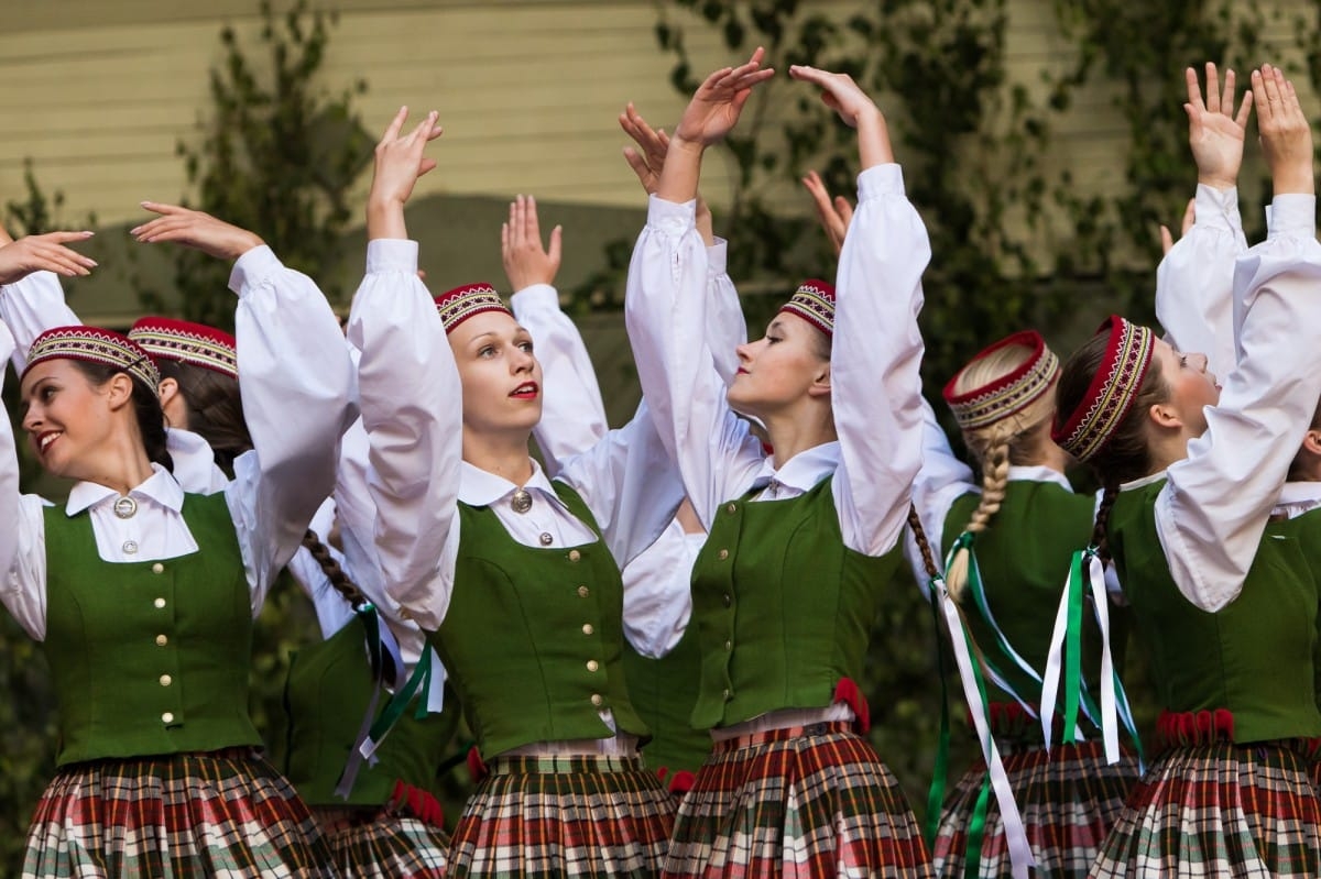 VIII Starptautiskā tautas deju festivāla "Sudmaliņas" koncerti un latvisko labumu tirgus Vērmanes dārzā Rīgā