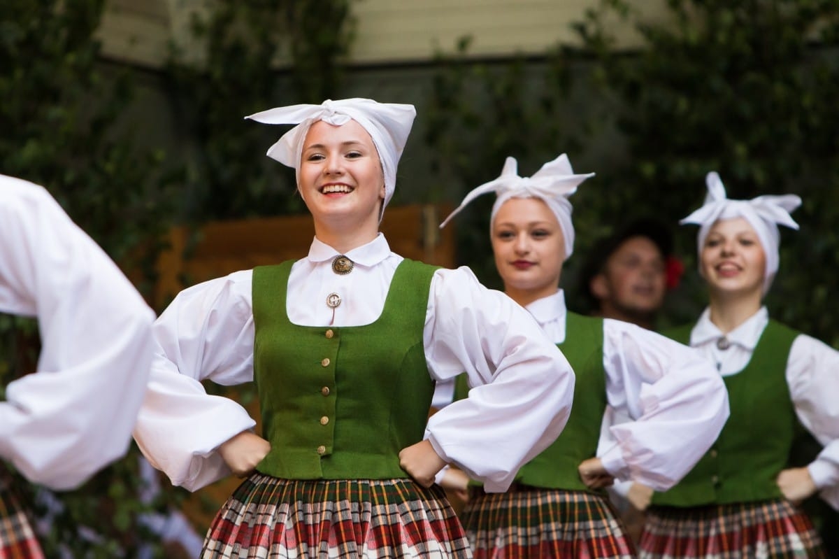 VIII Starptautiskā tautas deju festivāla "Sudmaliņas" koncerti un latvisko labumu tirgus Vērmanes dārzā Rīgā