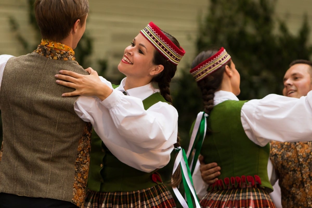 VIII Starptautiskā tautas deju festivāla "Sudmaliņas" koncerti un latvisko labumu tirgus Vērmanes dārzā Rīgā