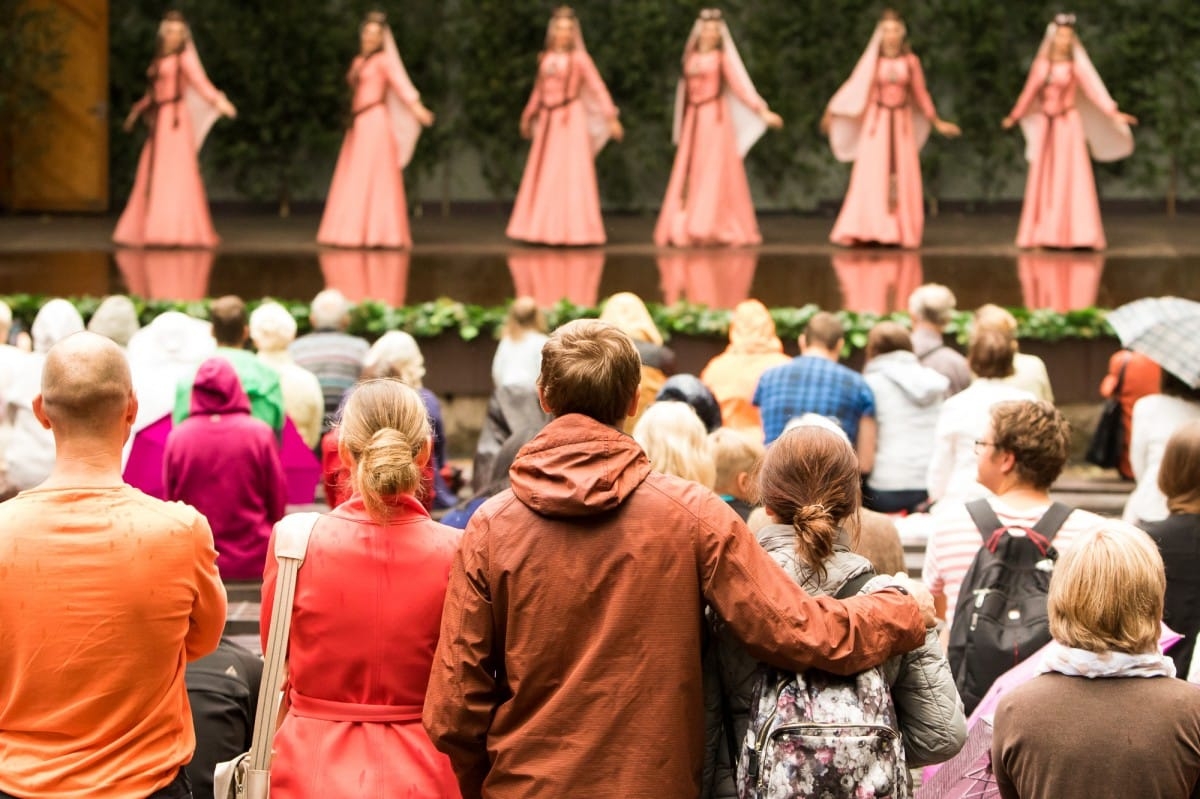 VIII Starptautiskā tautas deju festivāla "Sudmaliņas" koncerti un latvisko labumu tirgus Vērmanes dārzā Rīgā
