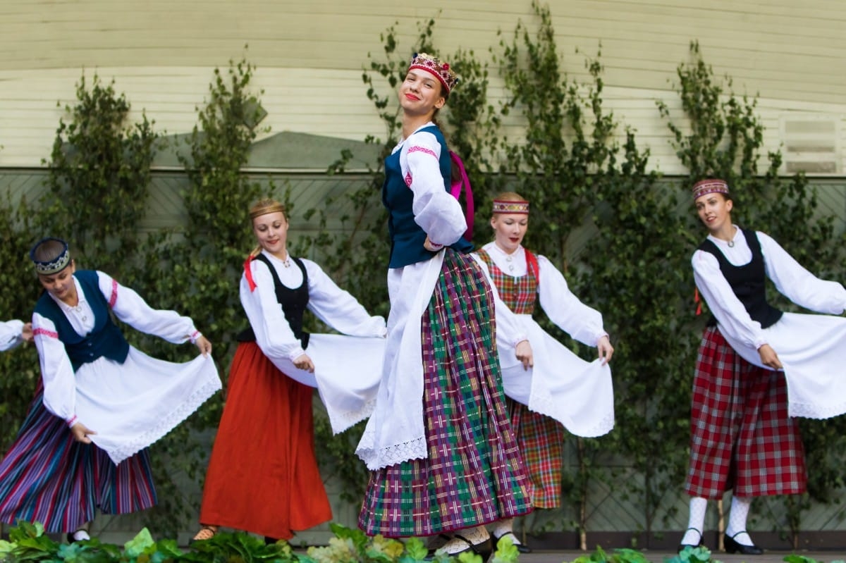 VIII Starptautiskā tautas deju festivāla "Sudmaliņas" koncerti un latvisko labumu tirgus Vērmanes dārzā Rīgā