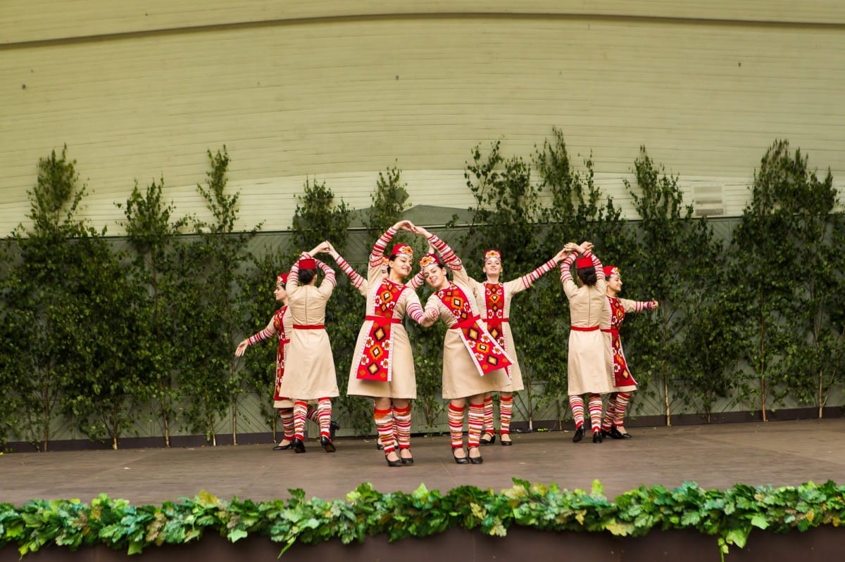 VIII Starptautiskā tautas deju festivāla "Sudmaliņas" koncerti un latvisko labumu tirgus Vērmanes dārzā Rīgā