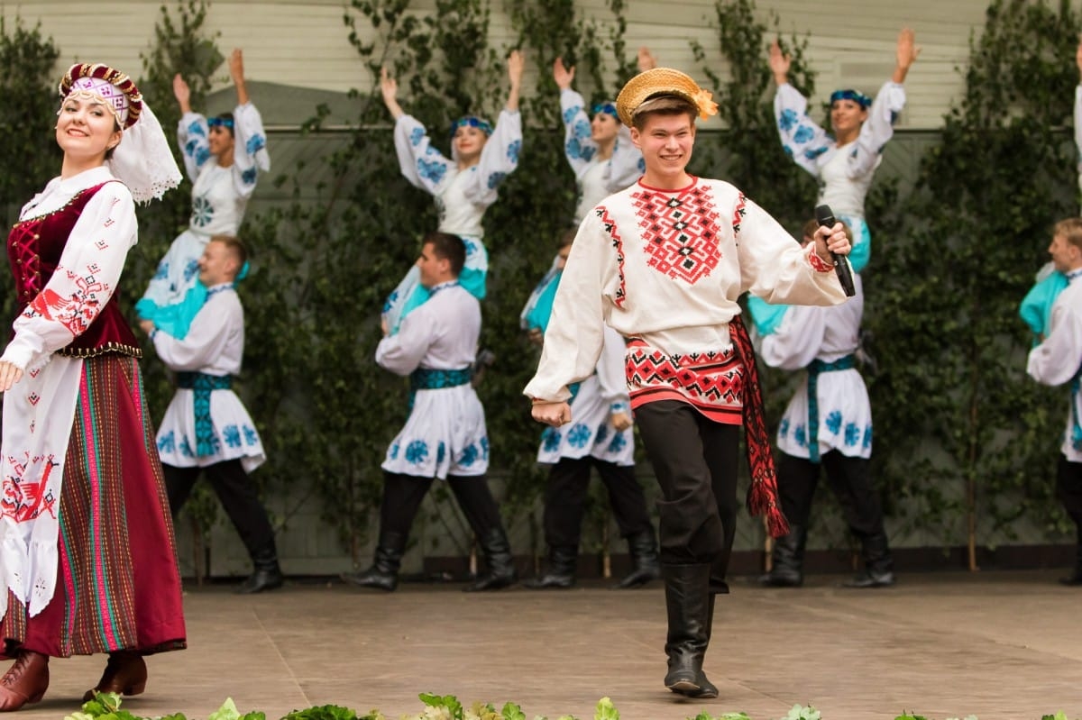 VIII Starptautiskā tautas deju festivāla "Sudmaliņas" koncerti un latvisko labumu tirgus Vērmanes dārzā Rīgā