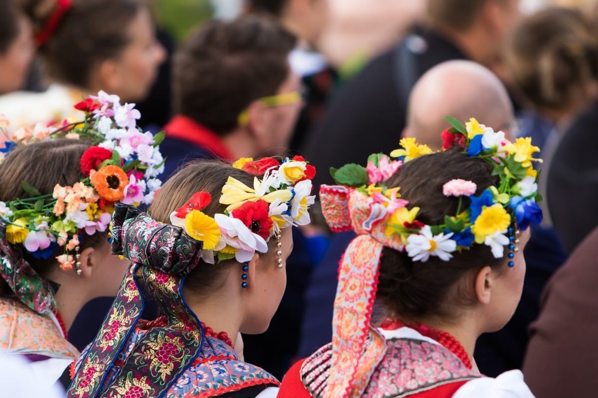 VIII Starptautiskā tautas deju festivāla "Sudmaliņas" koncerts "Deju soļi pasauli iegriež" Rundāles pils parkā