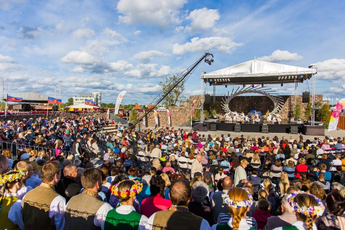 VIII Starptautiskā tautas deju festivāla "Sudmaliņas" Noslēguma koncerts "Pasaules vēji mūsu dejās"