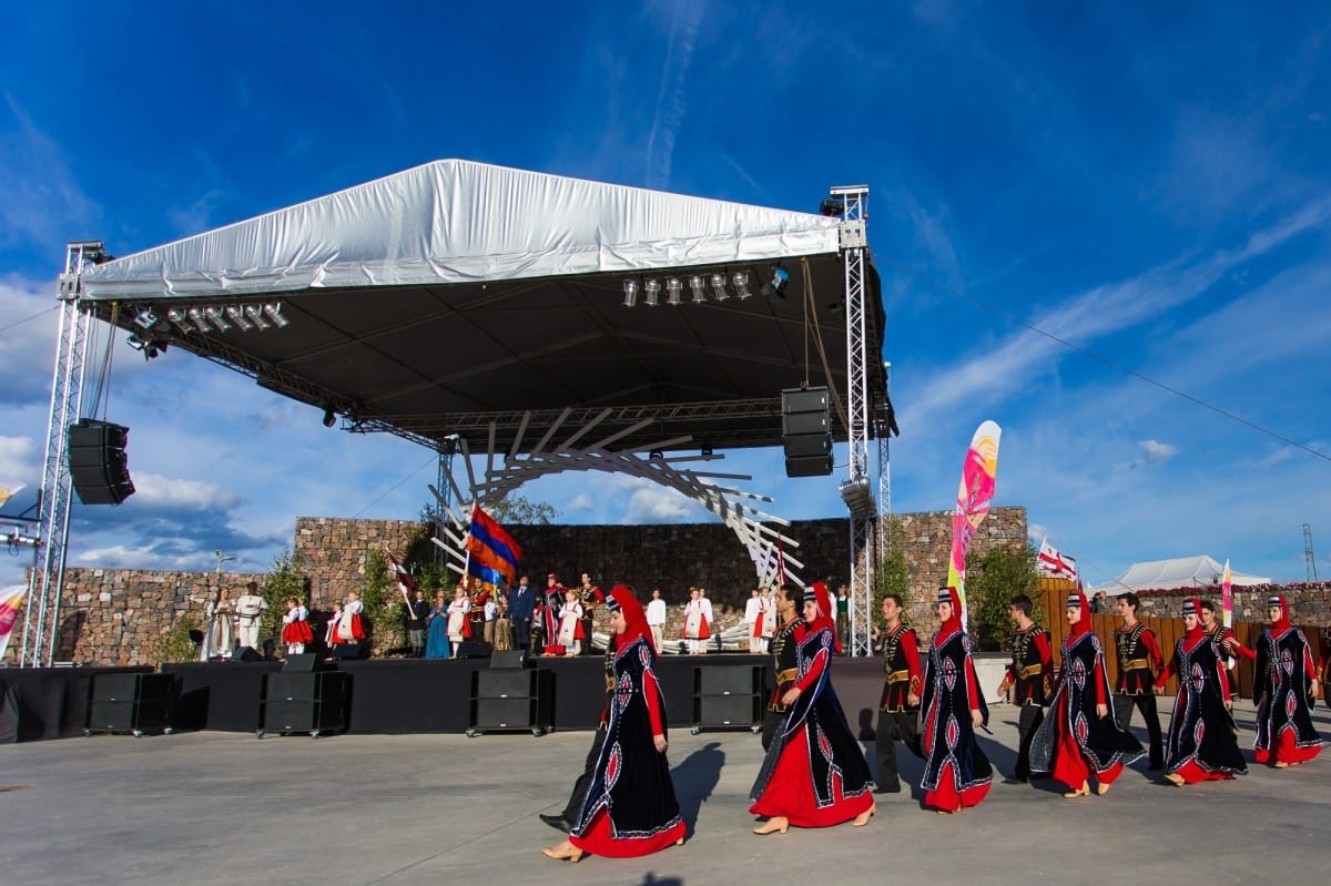 VIII Starptautiskā tautas deju festivāla "Sudmaliņas" Noslēguma koncerts "Pasaules vēji mūsu dejās"