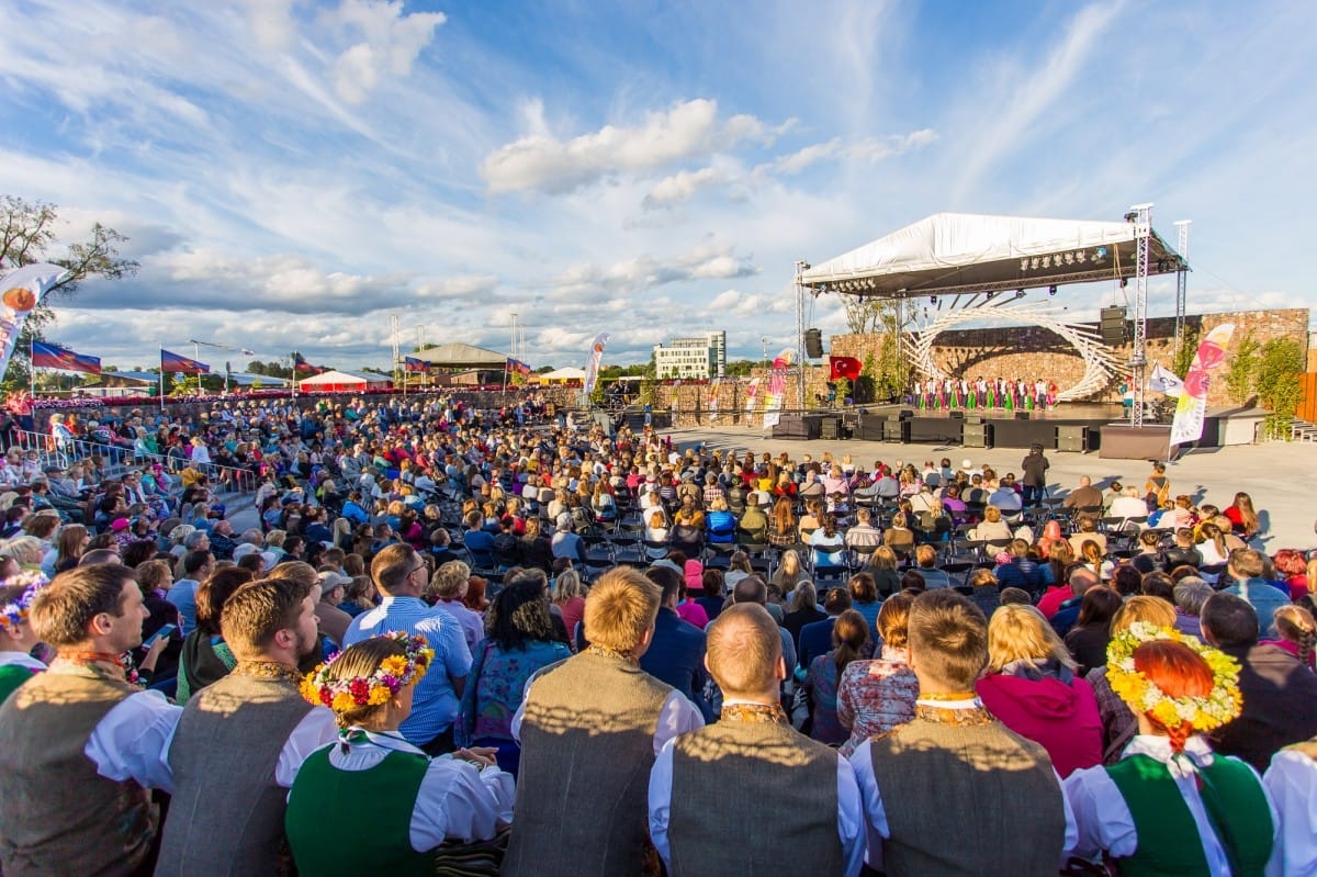 VIII Starptautiskā tautas deju festivāla "Sudmaliņas" Noslēguma koncerts "Pasaules vēji mūsu dejās"